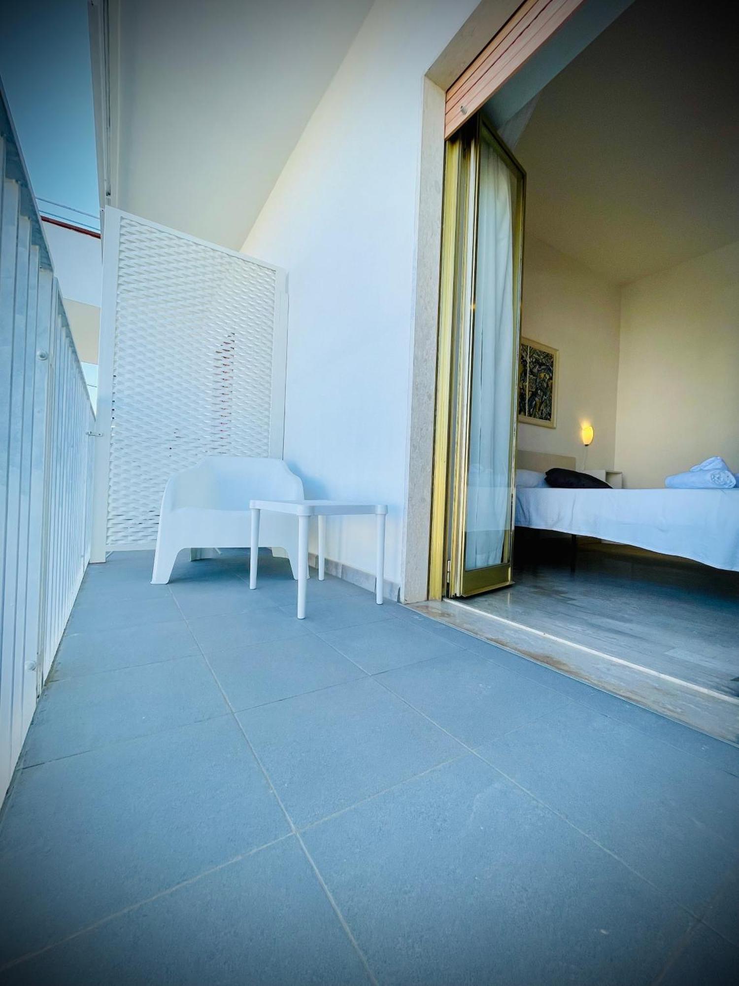 סקאורי Minturnae Hotel מראה חיצוני תמונה